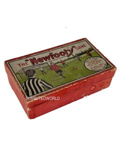 1947 NEWFOOTY BOX SET. With Man Utd & Everton Card Teams, Goals, A Ball, Price List & Rules.