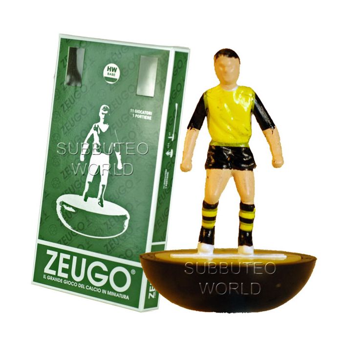 PYO Rugby Team 15 Type 2 Figures YELLOW. 15 Rugby Bases Subbuteo/Santiago 