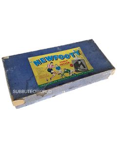 1959-60 LARGE NEWFOOTY BOX SET (MANUFACTURED UNDER THE CRESTLIN NAME). Includes, The Pitch, Goals, Fence Surround & Teams: CELTIC & AYR UTD.